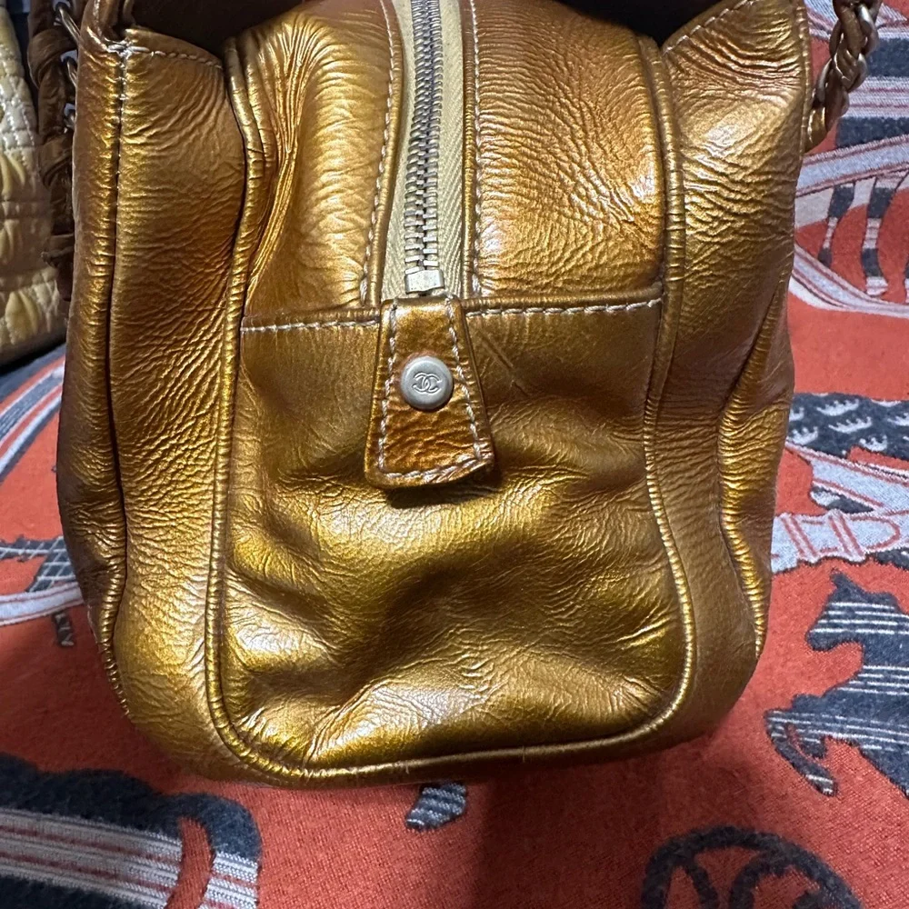CHANEL ❤️🌟11372068 METTALIC GOLD BOWLING BAG W/ LEATHER LINED INTERIOR⭐️ - Picture 5 of 14